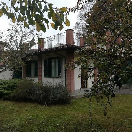 Al Vecchio Pero, Con Ampio Giardino Privato Villa La Morra Buitenkant foto