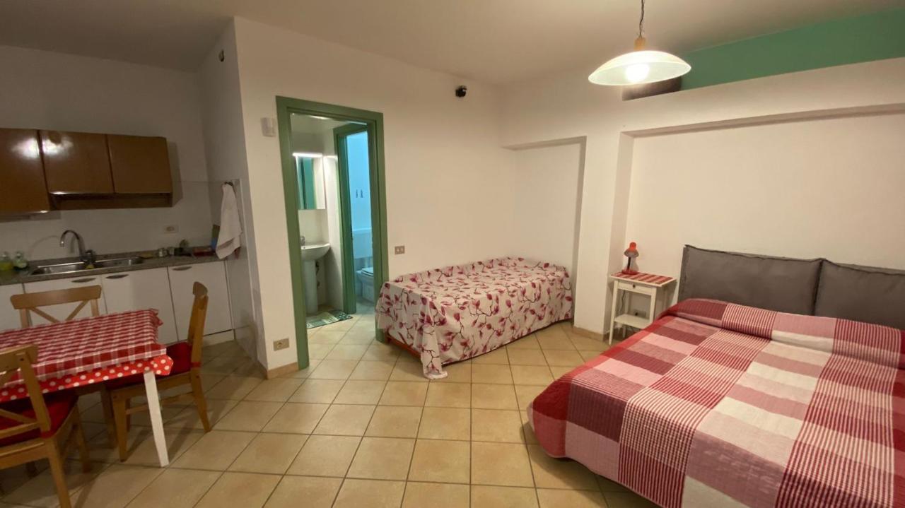 Al Vecchio Pero, Con Ampio Giardino Privato Villa La Morra Buitenkant foto