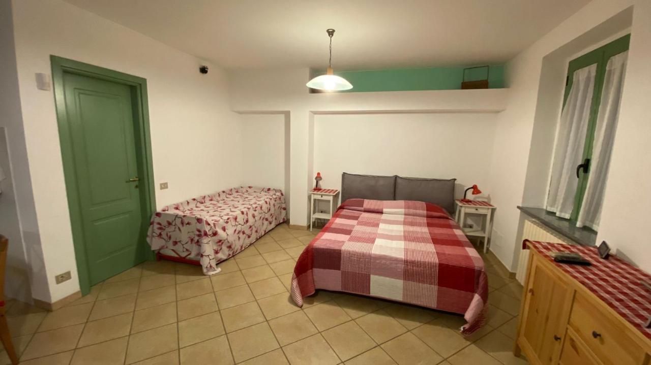Al Vecchio Pero, Con Ampio Giardino Privato Villa La Morra Buitenkant foto